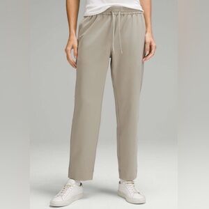 Lululemon Tapered-Leg Mid-Rise Pant 7/8 Length Luxtreme in riverstone sz s